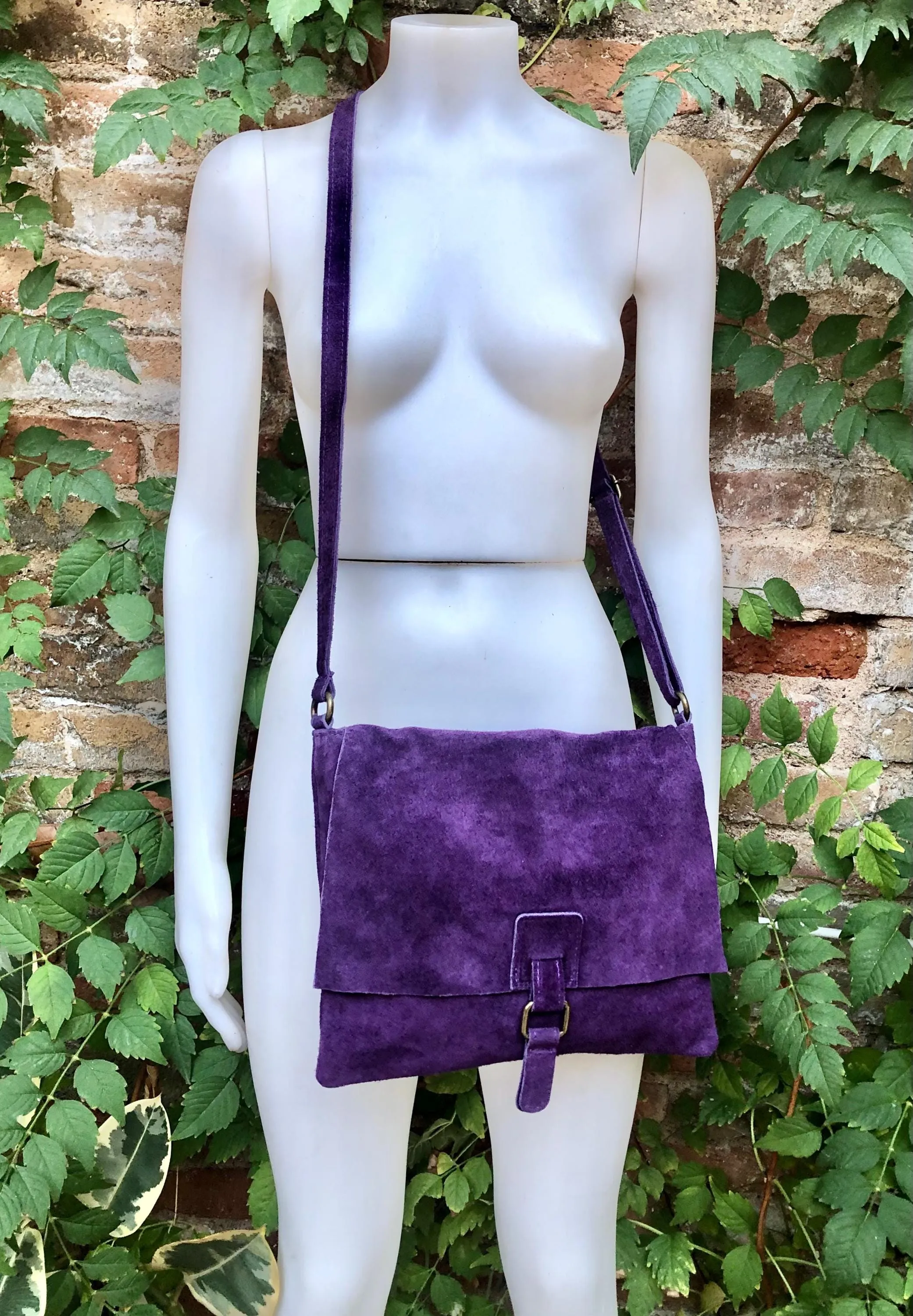 Suede bag in PURPLE. Soft genuine suede leather shoulder / messenger bag.Aubergine suede purse. Eggplant color suede crossbody.Flap   zipper