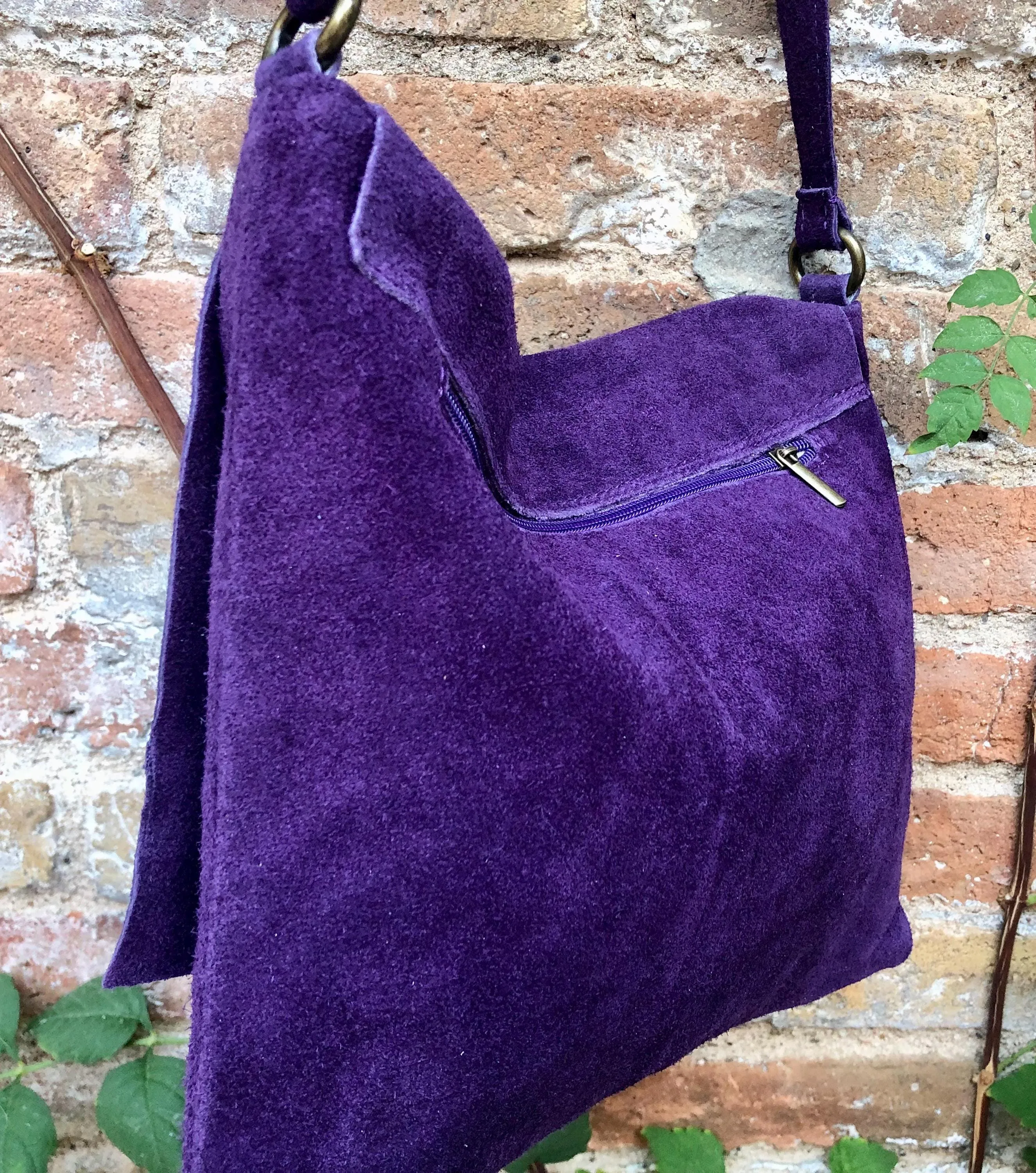 Suede bag in PURPLE. Soft genuine suede leather shoulder / messenger bag.Aubergine suede purse. Eggplant color suede crossbody.Flap   zipper